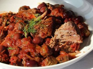 Slow-Cooker Beef Stew with Artichokes: A Mediterranean Weeknight Favorite