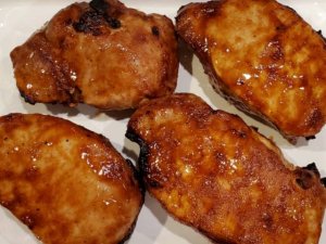 Weeknight Pork Chops Under the Broiler With a Homemade Tangy Glaze