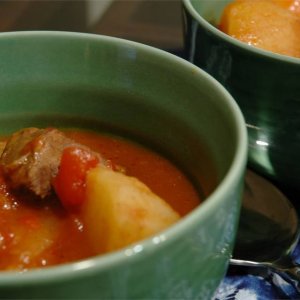 Slow-Baked Beef and Vegetable Stew for Eight: A Home Cook's Guide